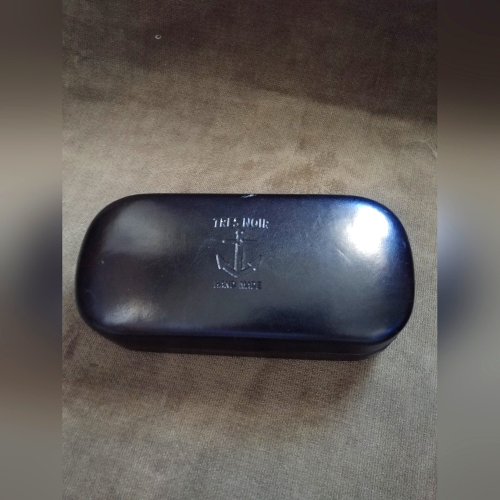 Tres noir case